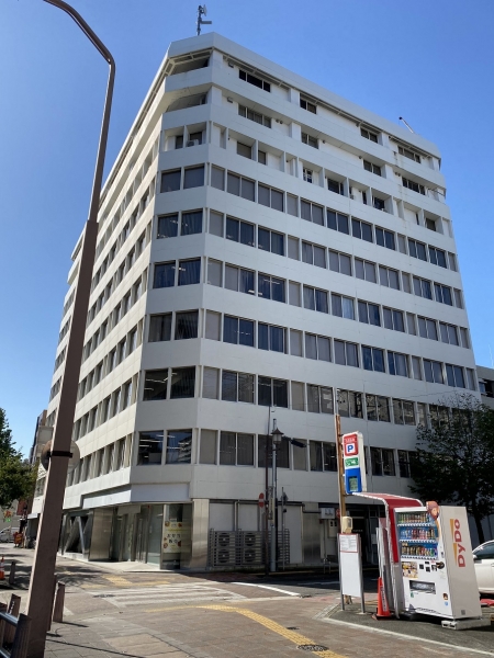 白壁ビル